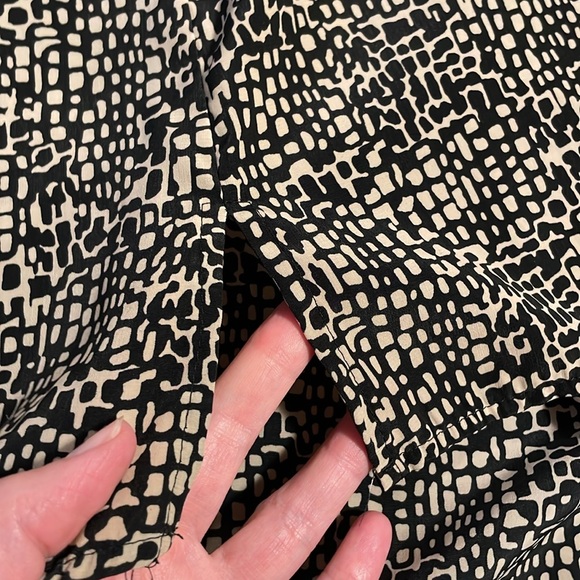 🖤 Dana Buchman Sleeveless Blouse 
Very comfy!!! Good quality. - Picture 7 of 7